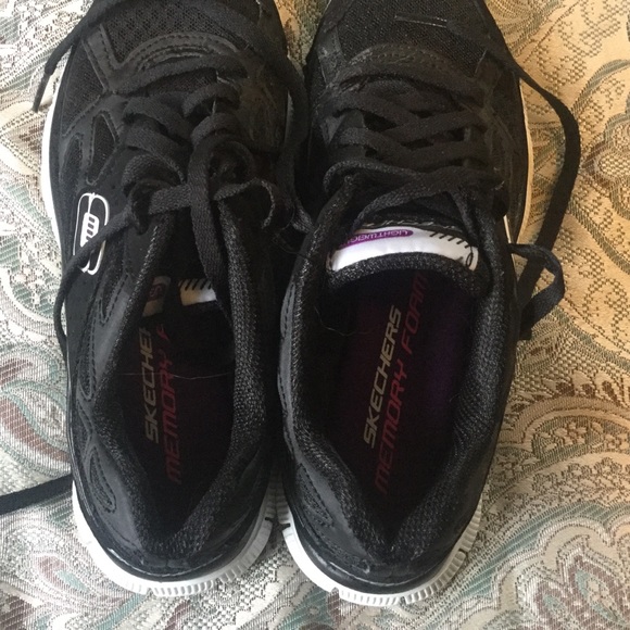 Sketchers Lightweight - Picture 3 of 6
